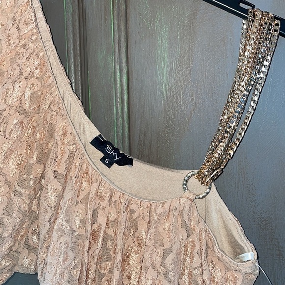 SKY 💕 NWOT Sky Gold lace one shoulder tunic with gold chains - Picture 3 of 12